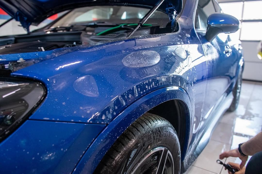 Folia PPF – co to jest i jak działa ochrona lakieru?
